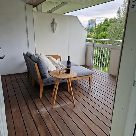 Large - Perfect For Aqua Nor Apartment